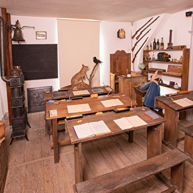 Les Arts et Traditions Populaires