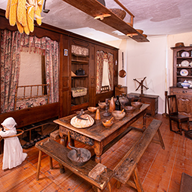 Les Arts et Traditions Populaires