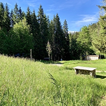 Camping-Chalets La Favière - LAC-DES-ROUGES-TRUITES
